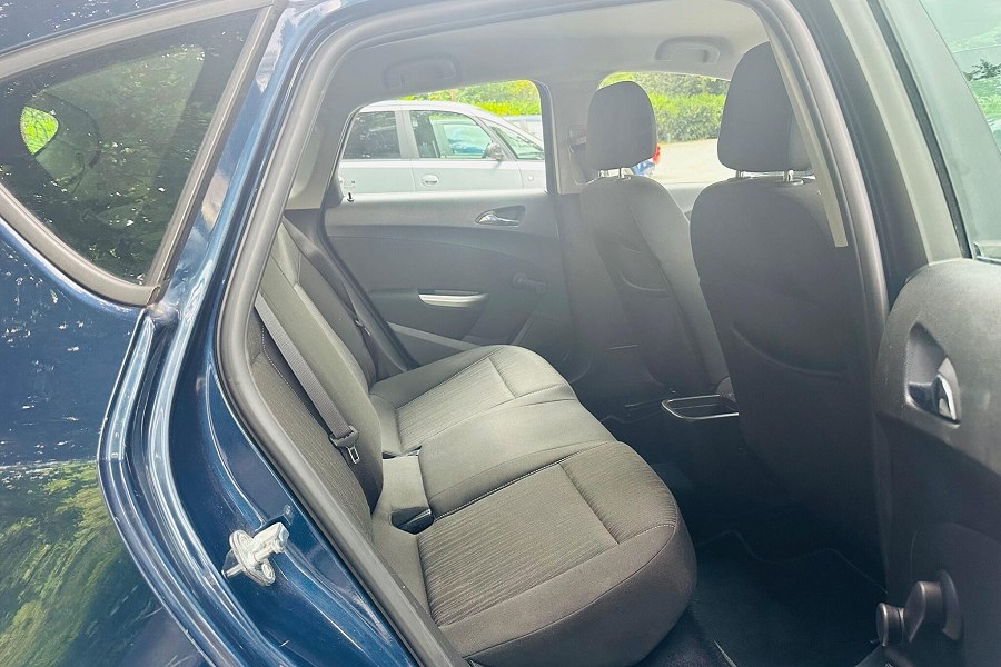 2012 Vauxhall Astra photo 8