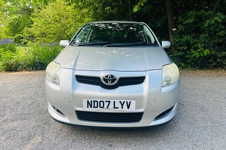 Toyota Auris photo 2