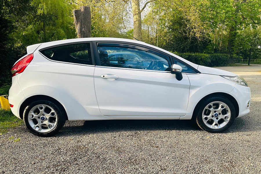 2012 Ford Fiesta photo 5