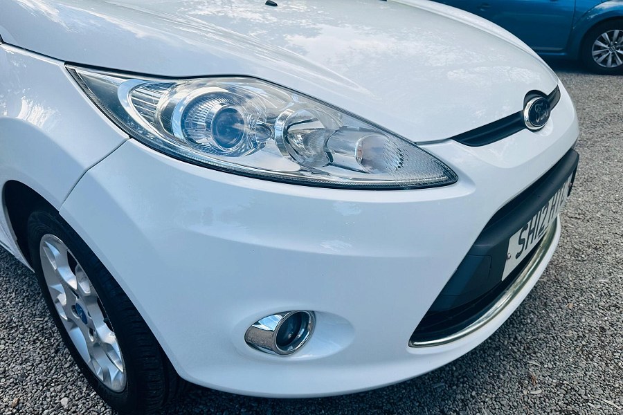 2012 Ford Fiesta photo 11
