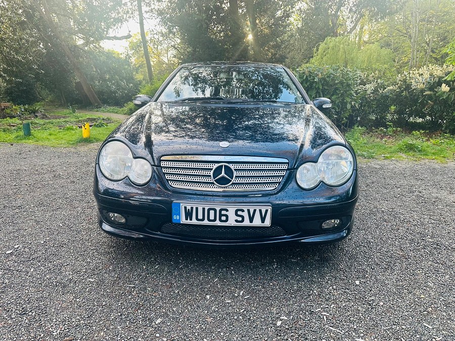 Mercedes-Benz C Class photo 2
