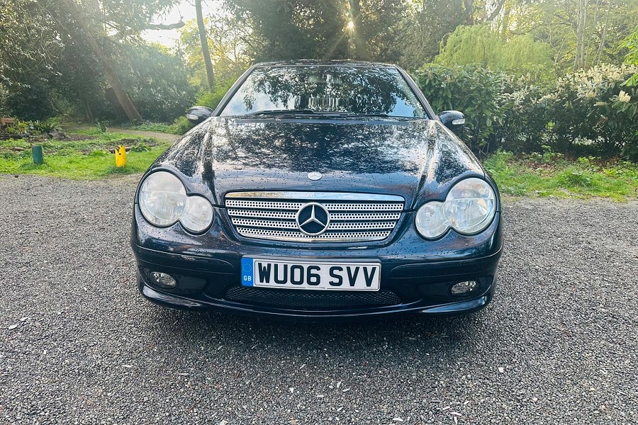 Mercedes-Benz C Class photo 2