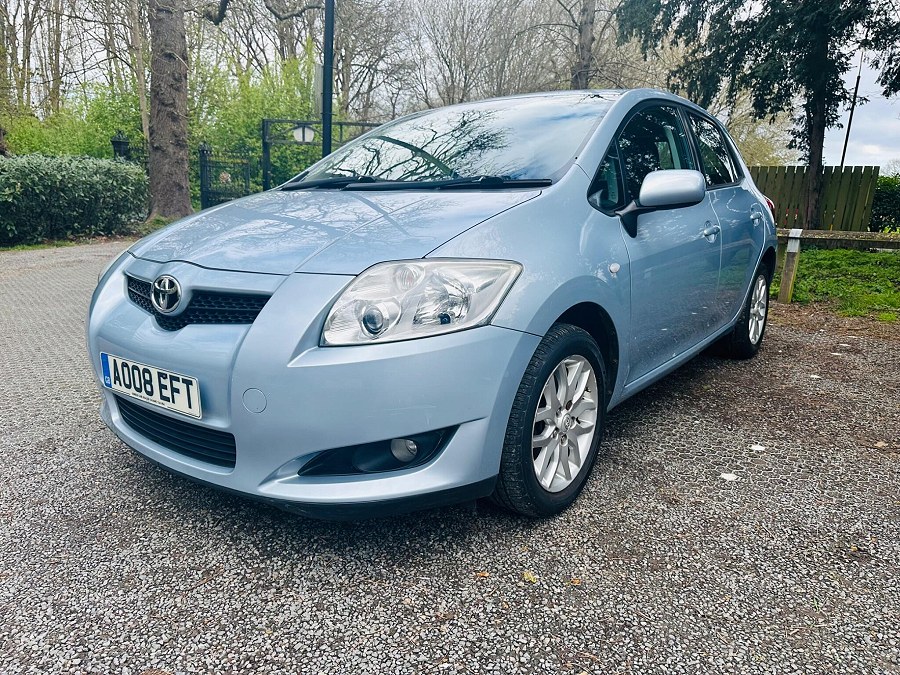 Toyota Auris photo 2