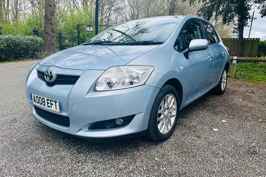 Toyota Auris photo 2