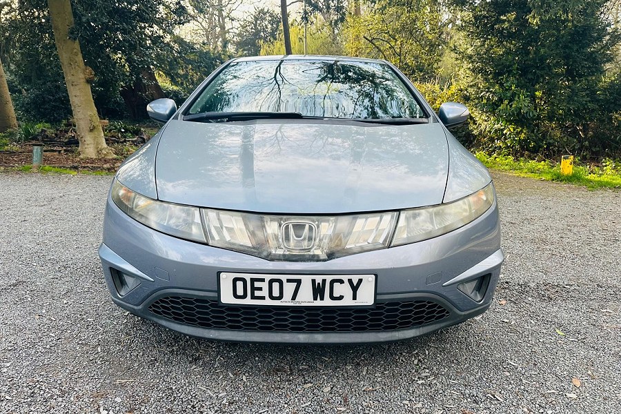 Honda Civic photo 2