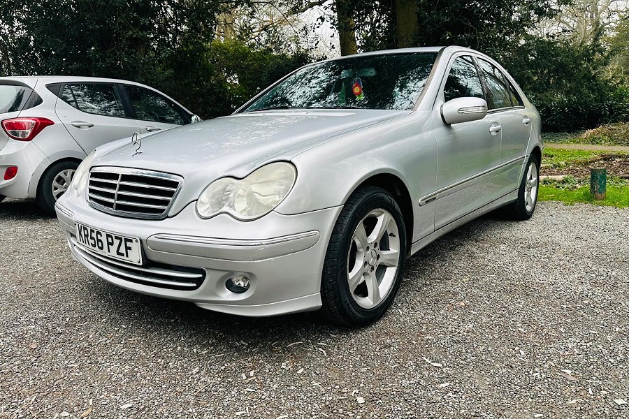 Mercedes-Benz C Class photo 2