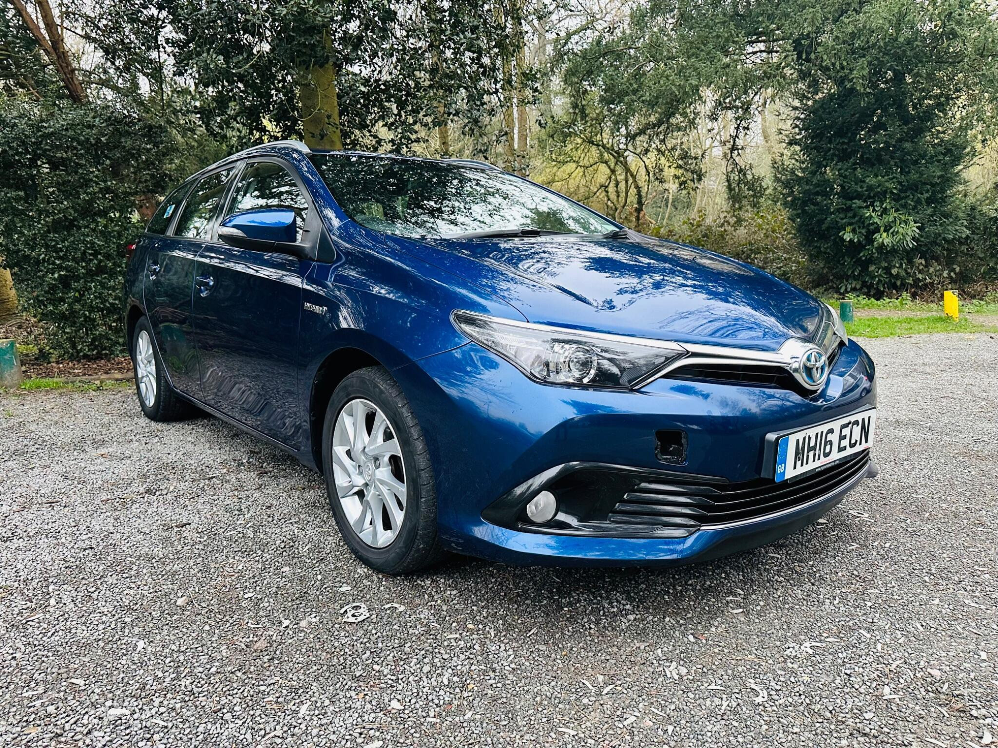 2016 Toyota Auris 1.8 VVT-h Business Edition Touring Sports CVT Euro 6 (s/s) 5dr for sale at Aviator Motors Ltd