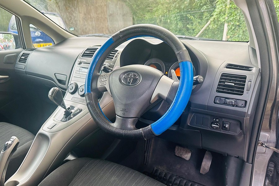 2007 Toyota Auris photo 14