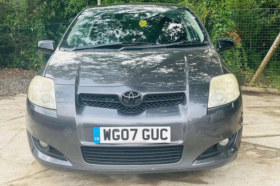 Toyota Auris photo 2