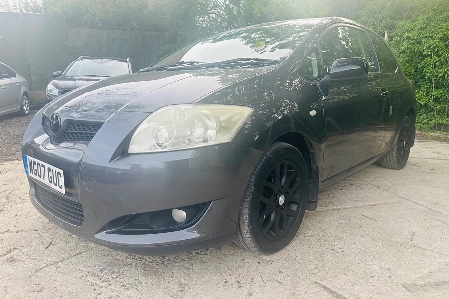 Toyota Auris photo 2