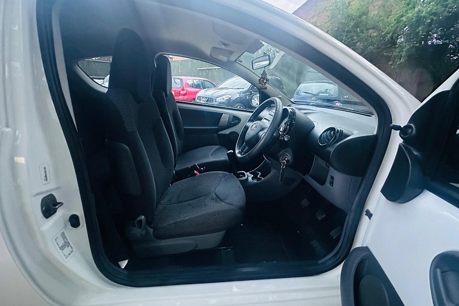 2011 Toyota AYGO photo 12