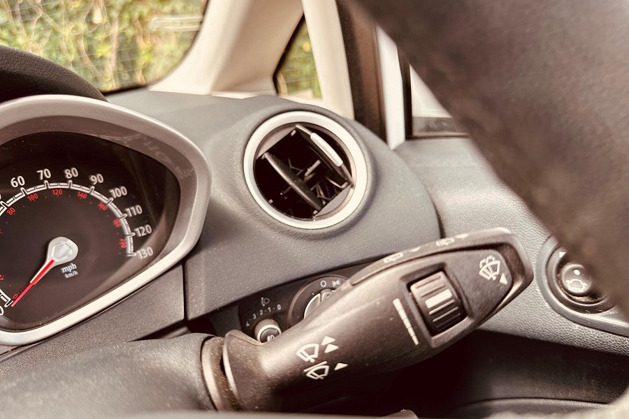 2011 Ford Fiesta photo 12