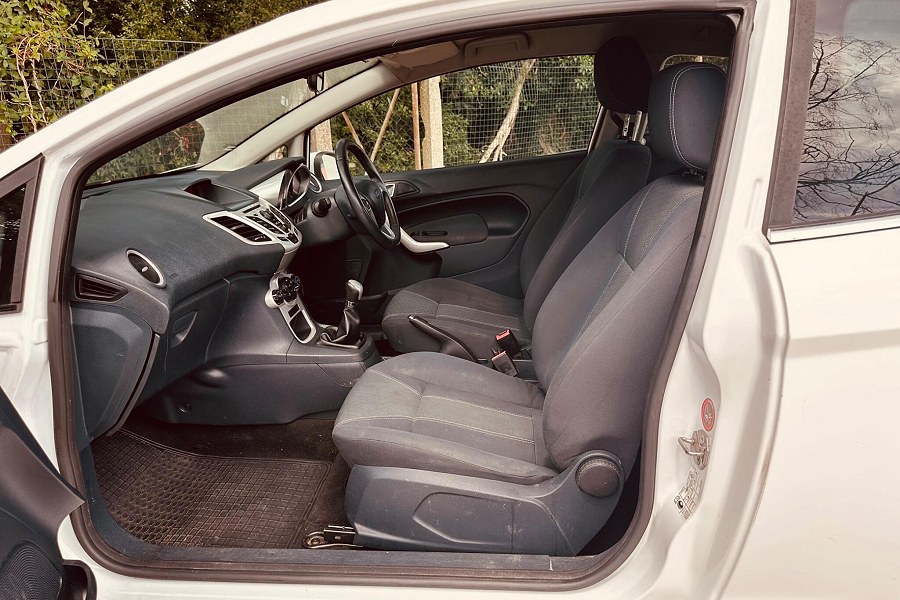 2011 Ford Fiesta photo 9