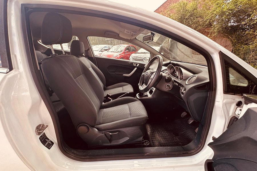 2011 Ford Fiesta photo 5