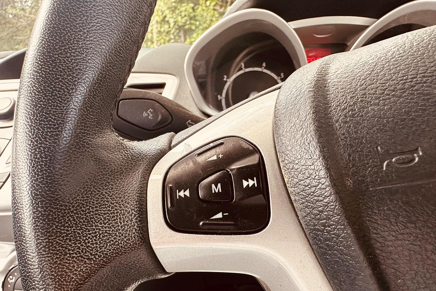 2011 Ford Fiesta photo 11