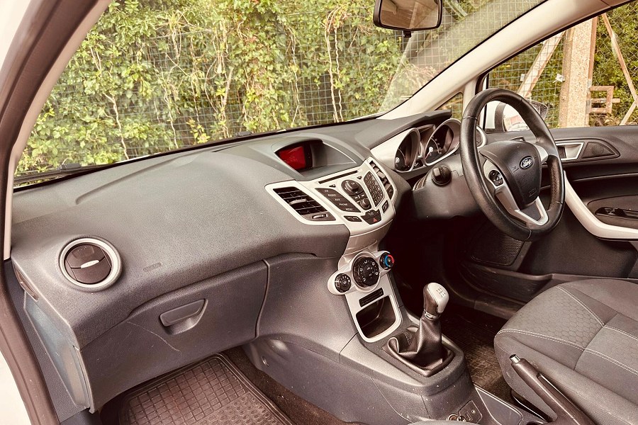2011 Ford Fiesta photo 8