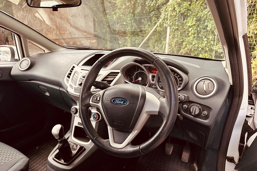 2011 Ford Fiesta photo 3