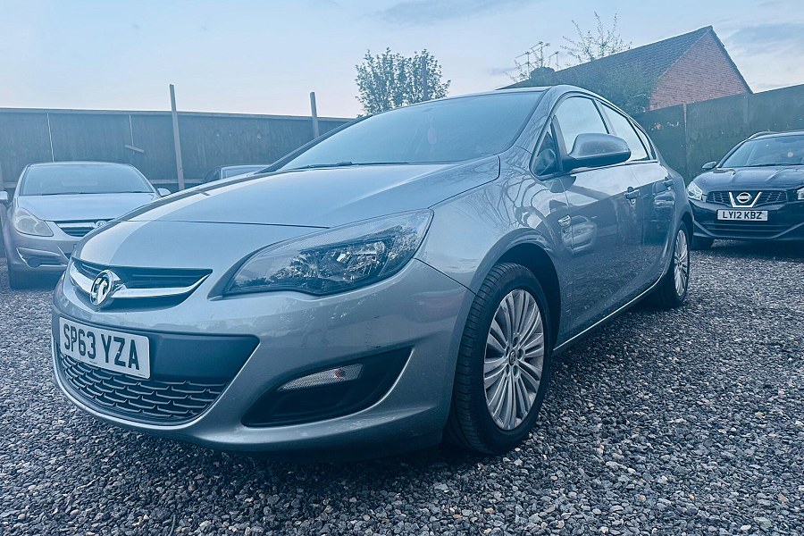 2013 Vauxhall Astra photo 6