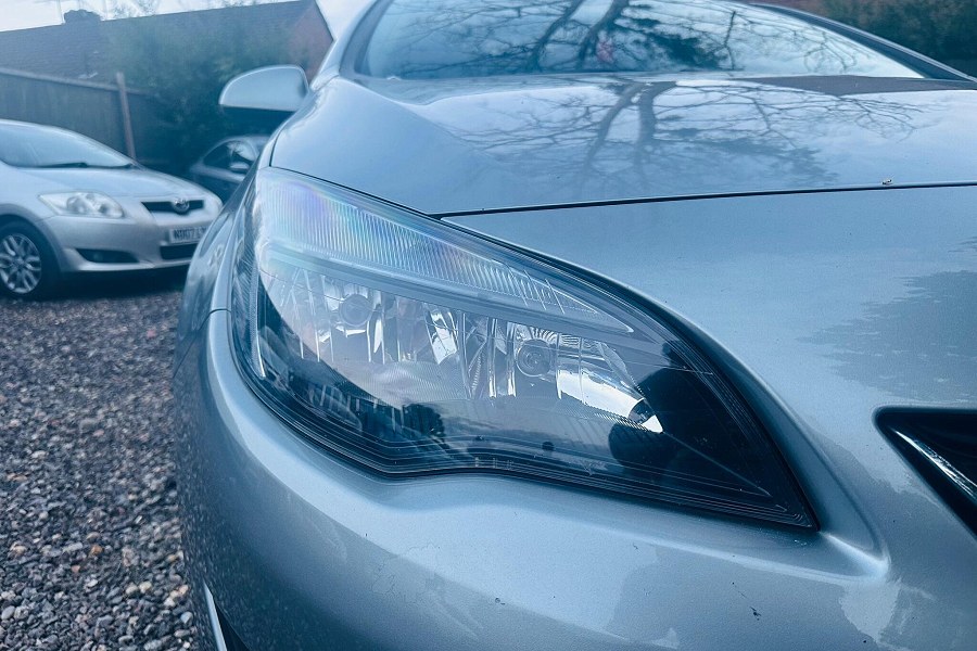 2013 Vauxhall Astra photo 9
