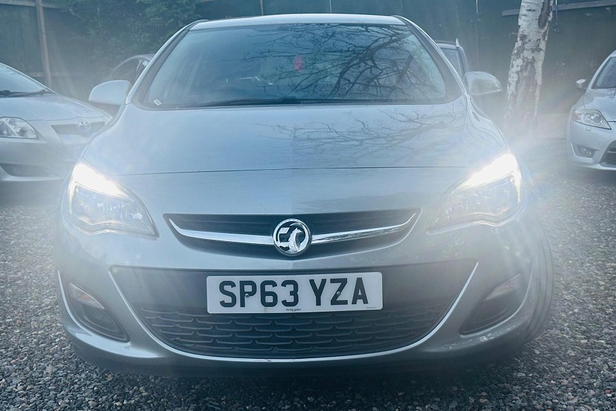 2013 Vauxhall Astra photo 3