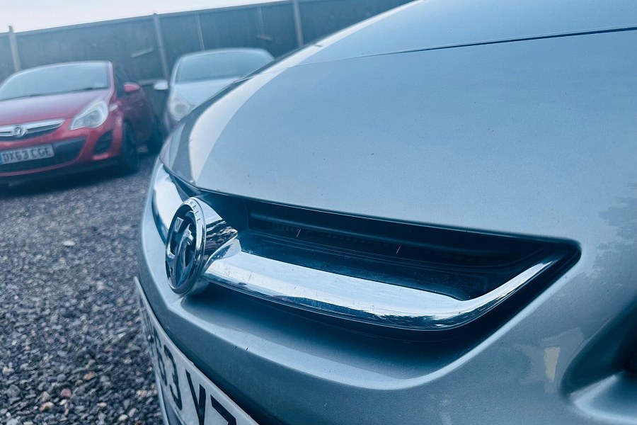 2013 Vauxhall Astra photo 11