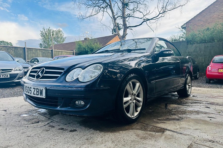 2005 Mercedes-Benz CLK photo 2
