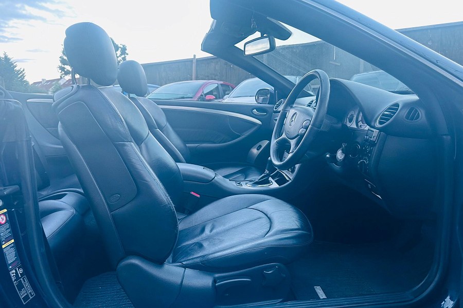 2005 Mercedes-Benz CLK photo 11