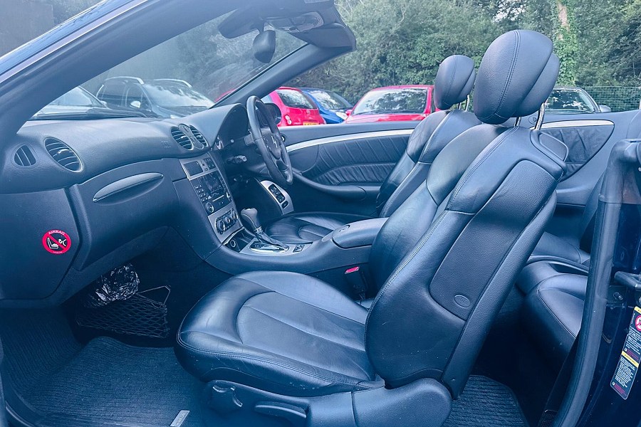 2005 Mercedes-Benz CLK photo 12