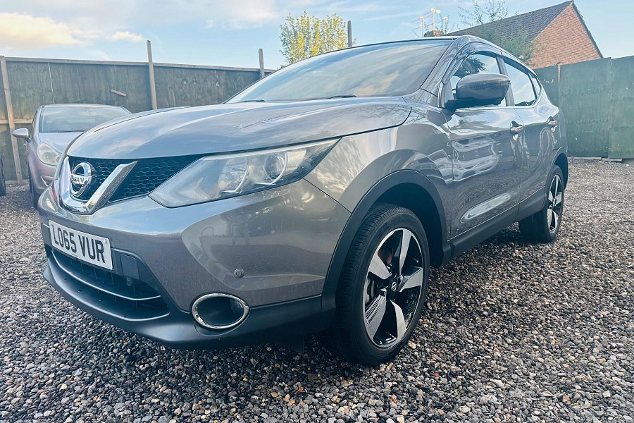 2015 Nissan Qashqai photo 2