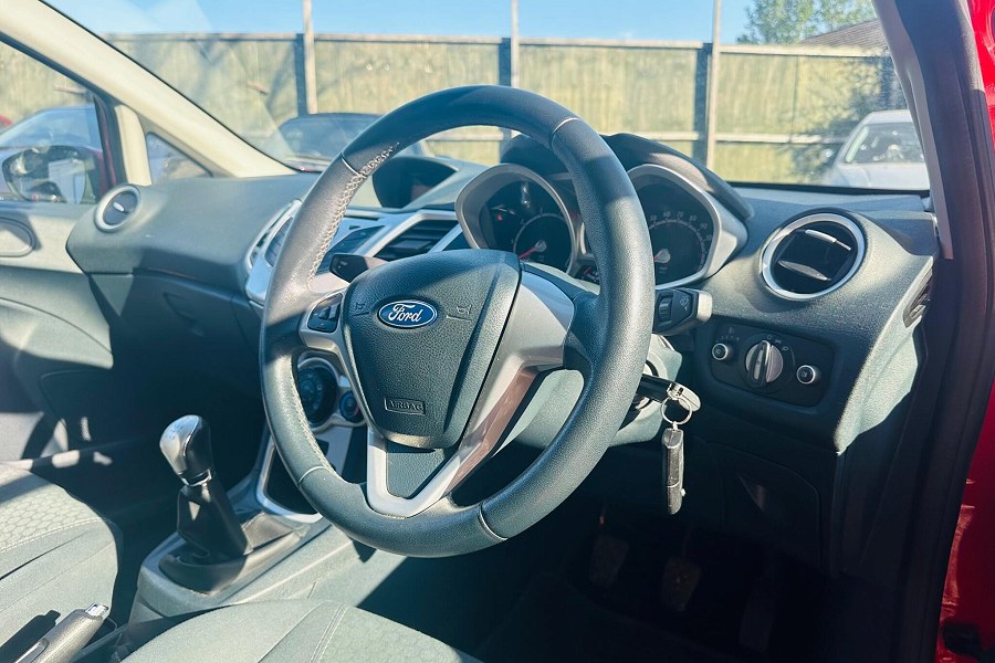 2012 Ford Fiesta photo 13