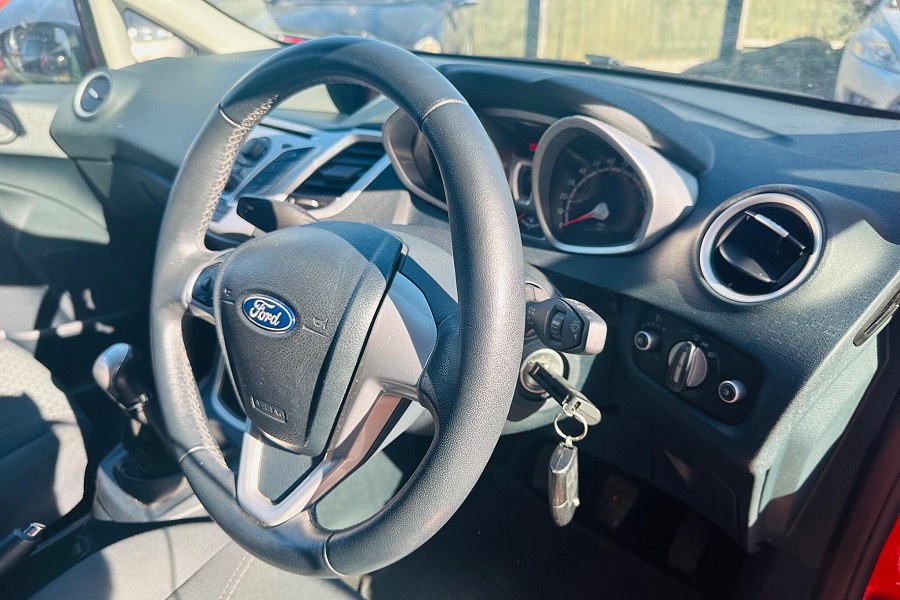 2012 Ford Fiesta photo 14