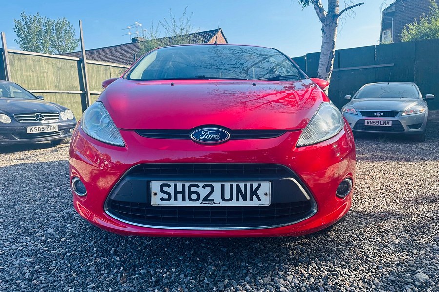 Ford Fiesta photo 2