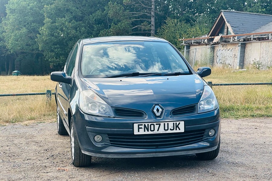 Renault Clio photo 2