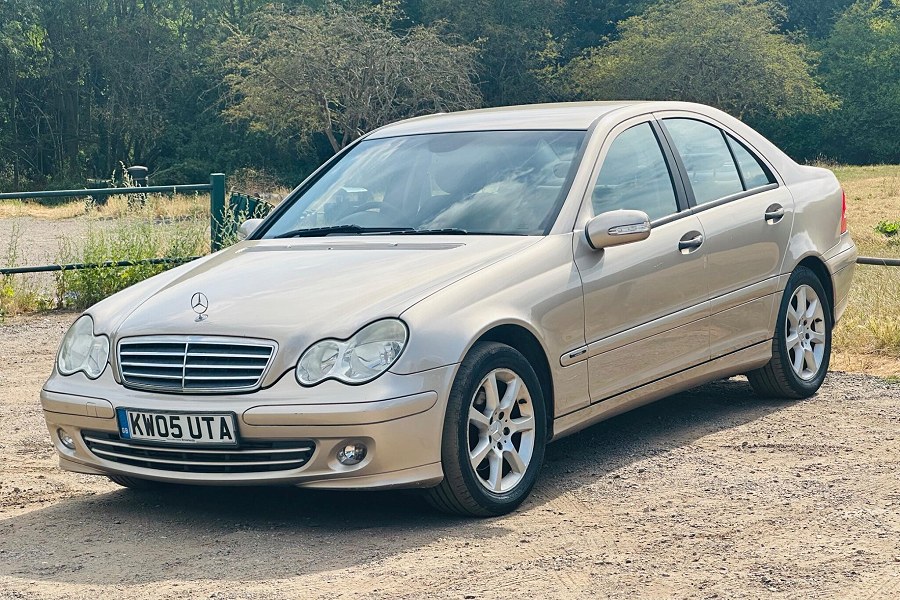 2005 Mercedes-Benz C Class photo 2