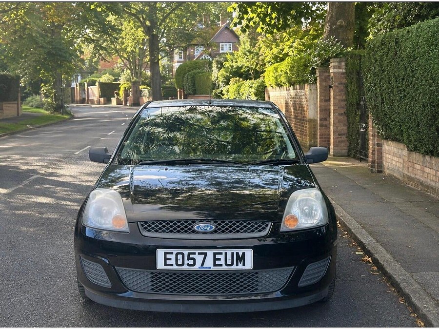 Ford Fiesta photo 2