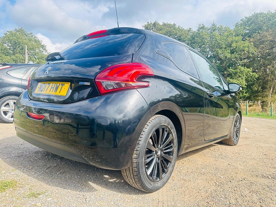 2017 Peugeot 208 photo 14
