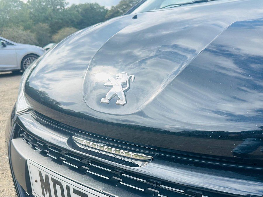 2017 Peugeot 208 photo 6