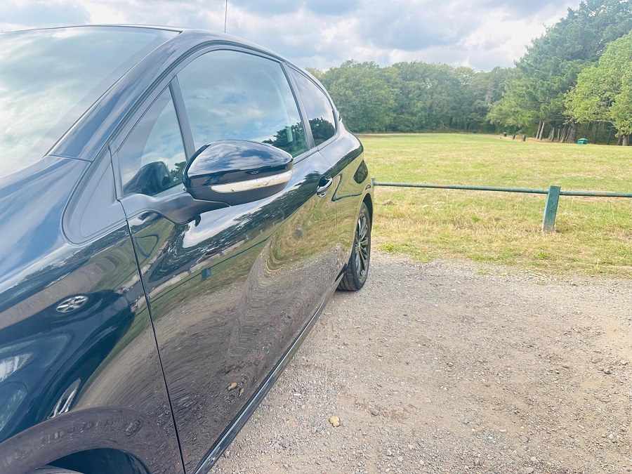 2017 Peugeot 208 photo 11