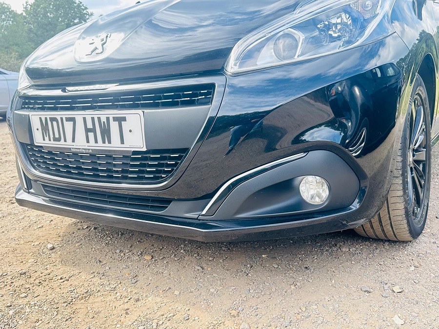 2017 Peugeot 208 photo 9