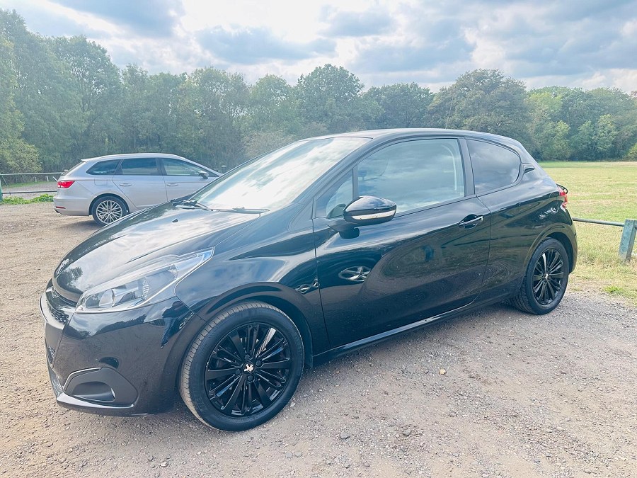 2017 Peugeot 208 photo 13