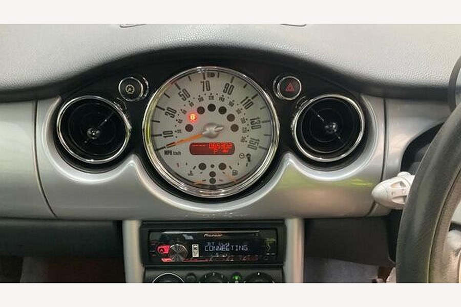 2005 MINI Hatch photo 9