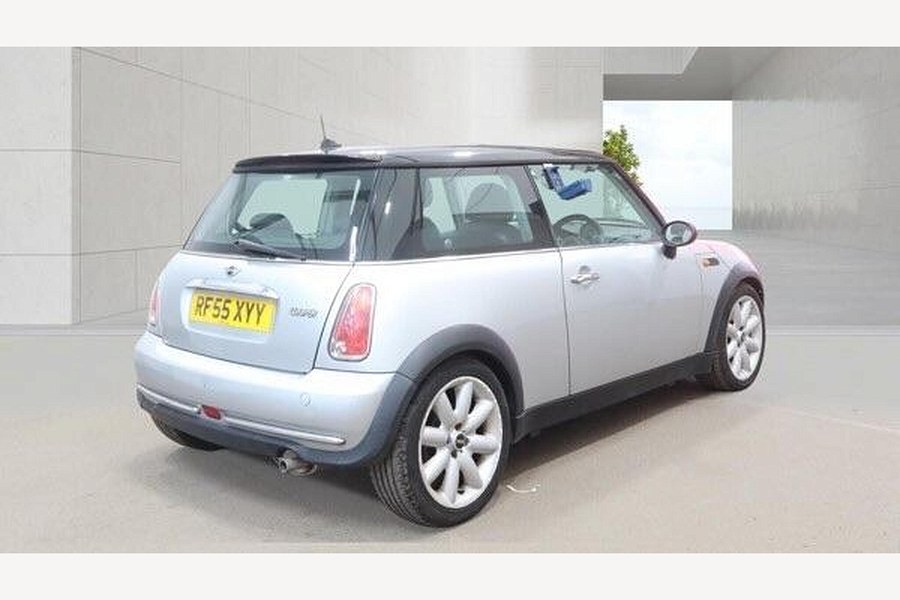 2005 MINI Hatch photo 4
