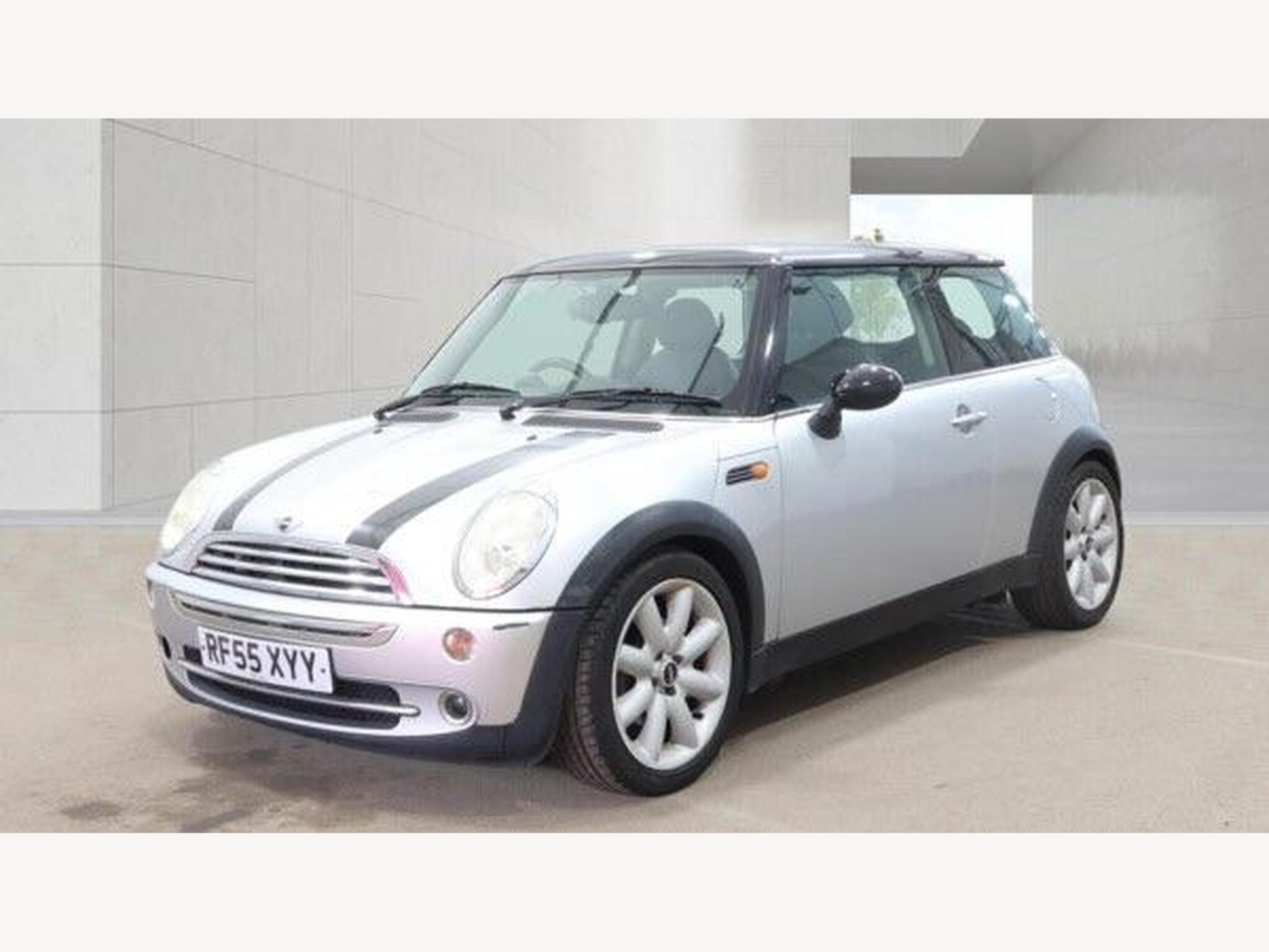 MINI Hatch photo 2