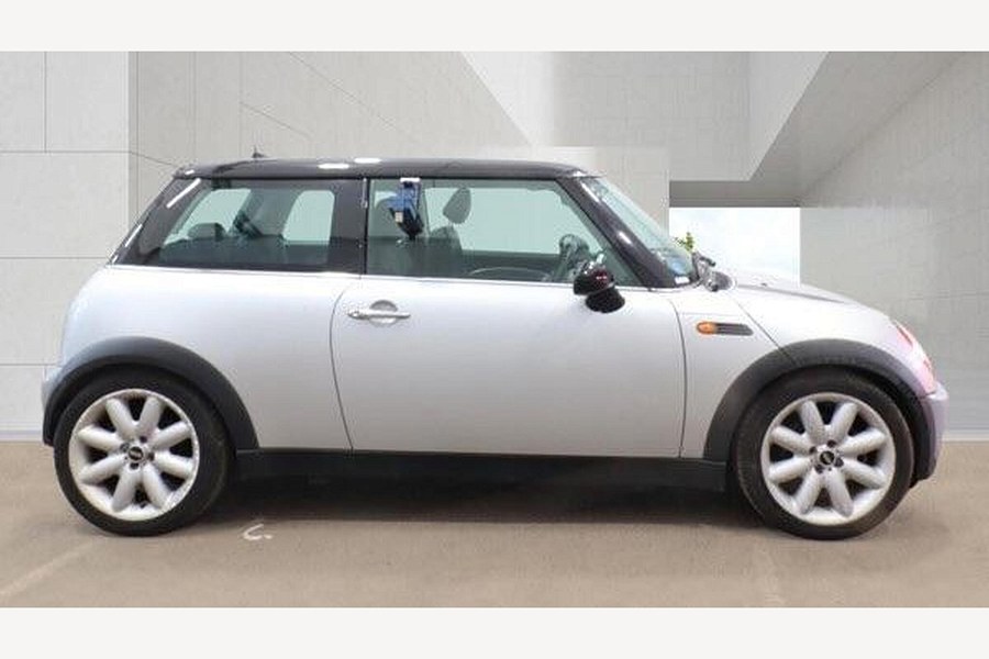 2005 MINI Hatch photo 5