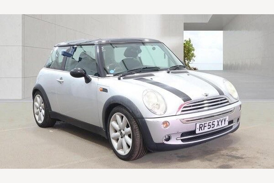 2005 MINI Hatch photo 1