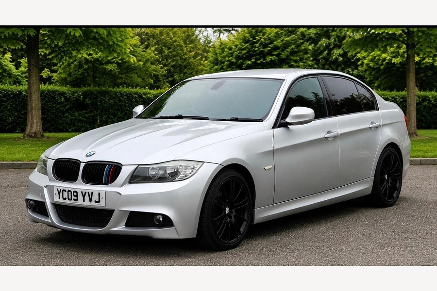 BMW 3 Series photo 2