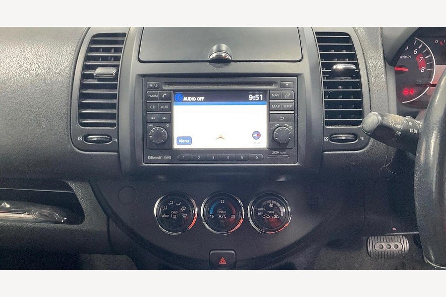 2011 Nissan Note photo 11
