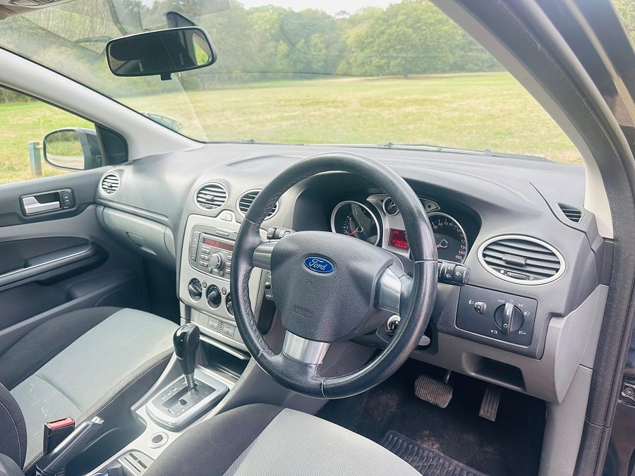 2010 Ford Focus photo 14