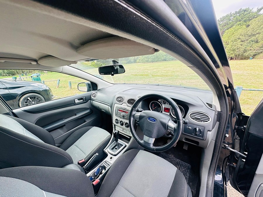 2010 Ford Focus photo 13
