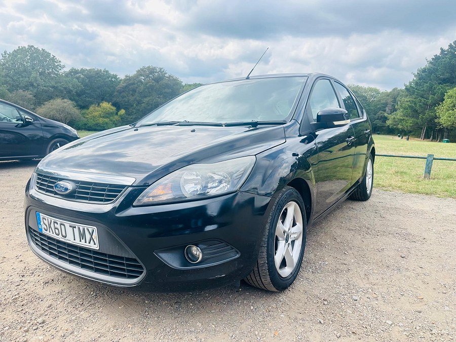 2010 Ford Focus photo 2